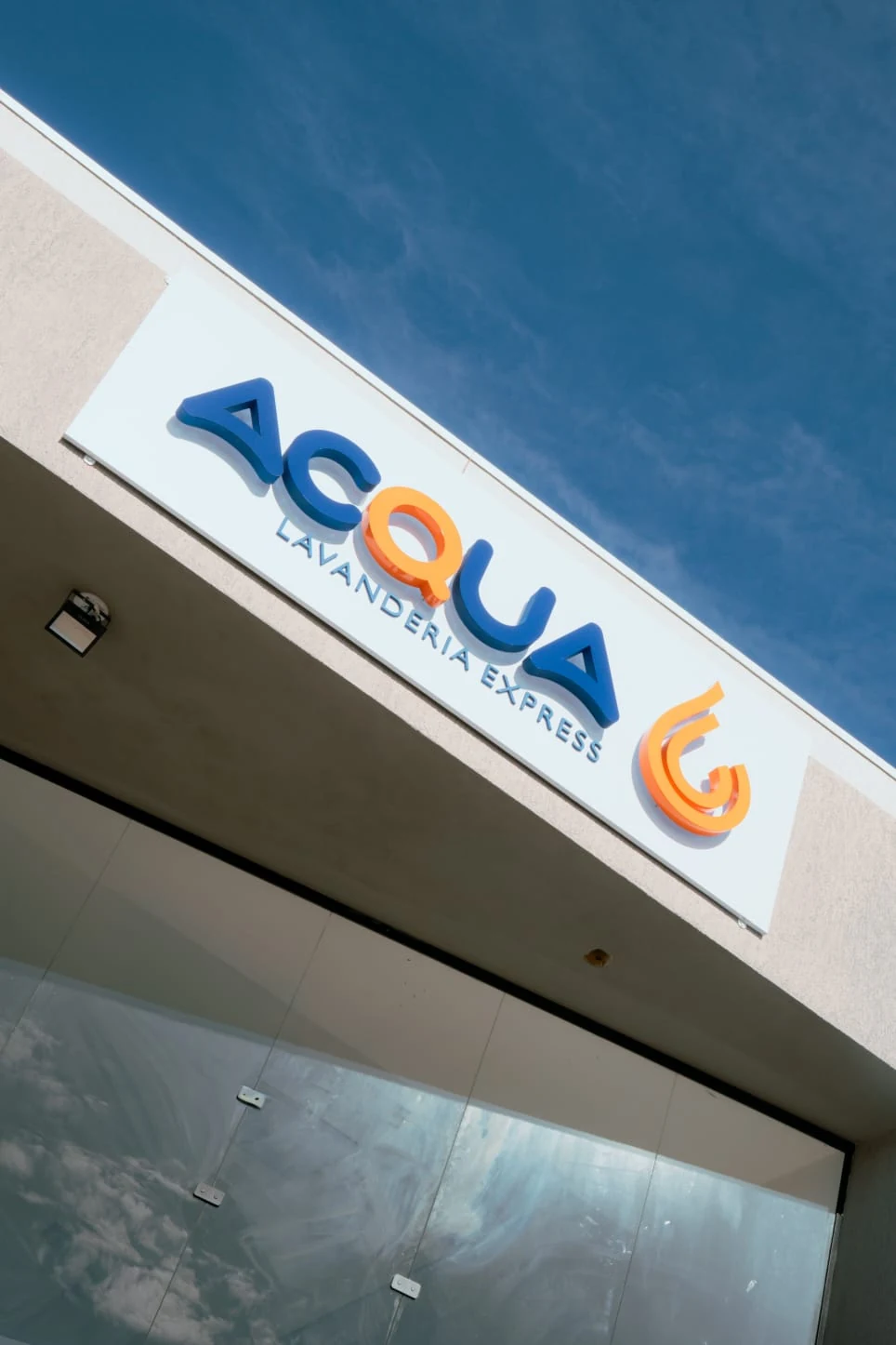 Fachada da Acqua Lavanderia Express